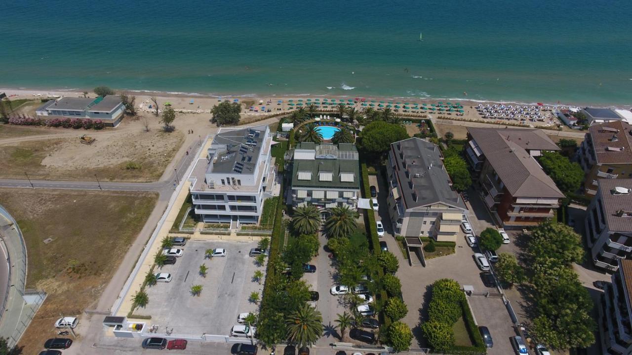 Hotel Ambasciatori Pineto Exterior foto